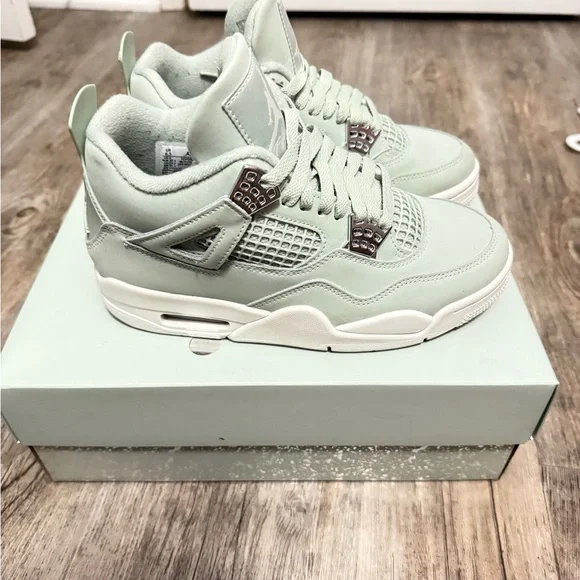 Air Jordan 4 Retro - Picture 2 of 4